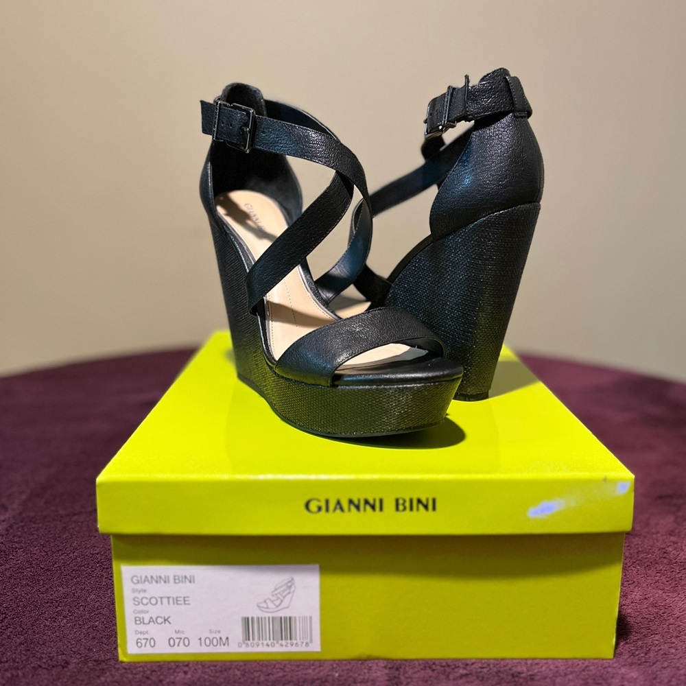 🔥 Gianni Bini Black Wedge Sandals – Chic & Comfy! 🔥